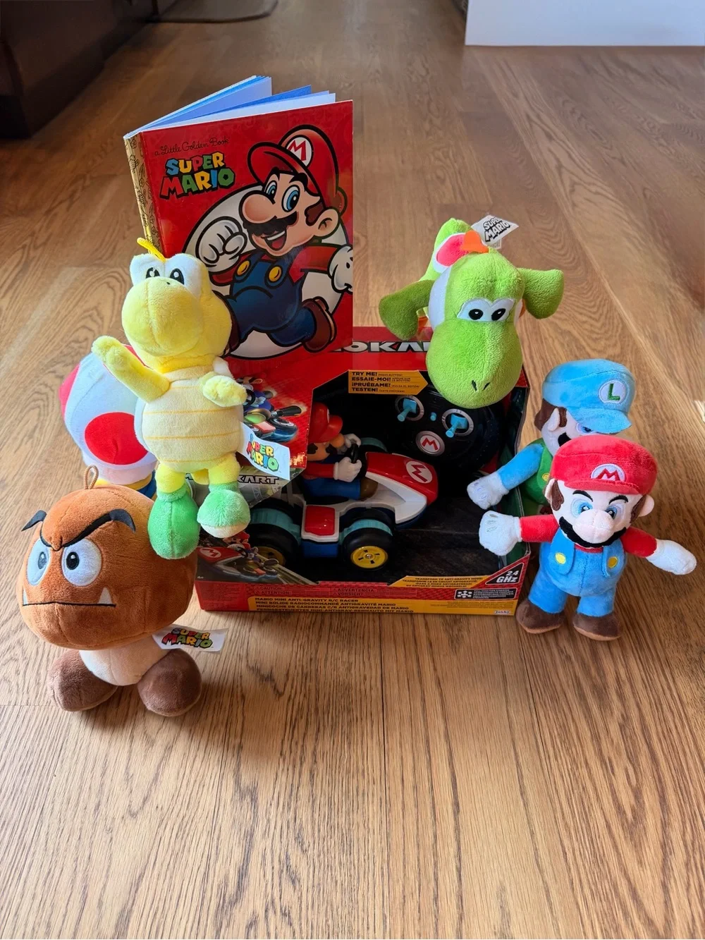Super Mario Mariokart mini antigravity RC racer, book & 6 stuffies